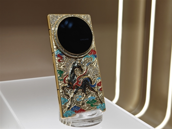 追觅首款黄金镶钻手机登场！已有多位客户预定 负责人：做手机我们得天独厚